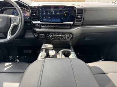 2024 Chevrolet 1500 Crew Cab, $48998. Photo 2