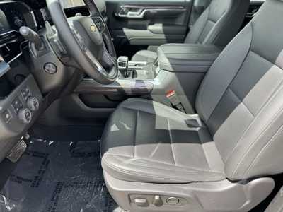 2024 Chevrolet 1500 Crew Cab, $48998. Photo 5