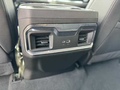 2024 Chevrolet 1500 Crew Cab, $48998. Photo 7