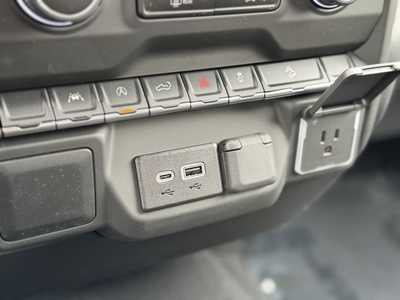 2025 Chevrolet 1500 Crew Cab, $47490.0. Photo 11
