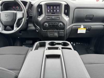2025 Chevrolet 1500 Crew Cab, $47490.0. Photo 2