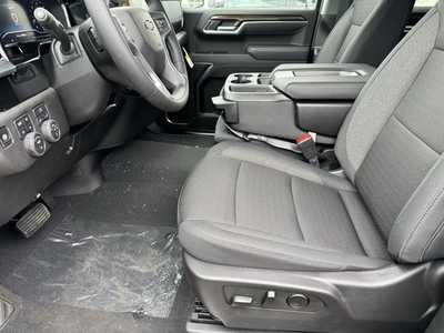 2025 Chevrolet 1500 Crew Cab, $55270.0. Photo 5