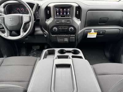 2025 Chevrolet 1500 Crew Cab, $47490.0. Photo 2
