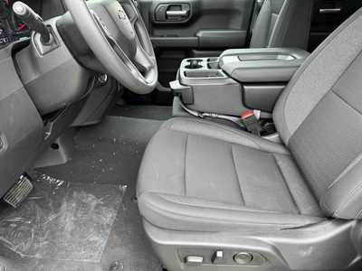 2025 Chevrolet 1500 Crew Cab, $47490.0. Photo 5