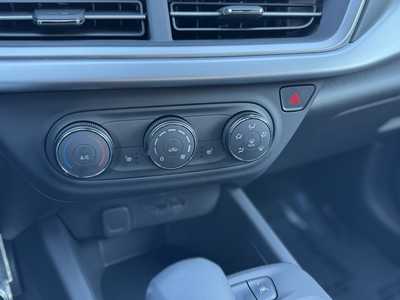 2025 Chevrolet Trax, $25385.0. Photo 8
