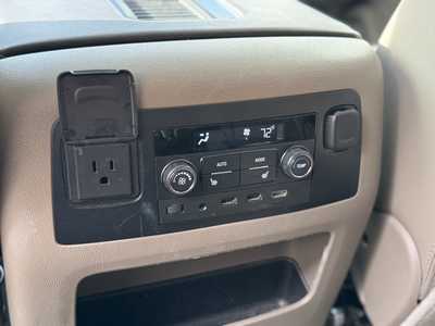 2017 Chevrolet Suburban, $28498. Photo 11