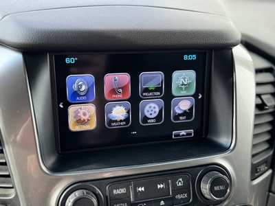 2017 Chevrolet Suburban, $28498. Photo 5