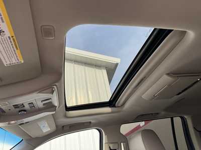 2017 Chevrolet Suburban, $28498. Photo 7