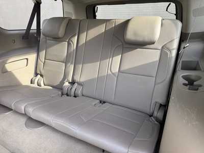 2017 Chevrolet Suburban, $28498. Photo 9