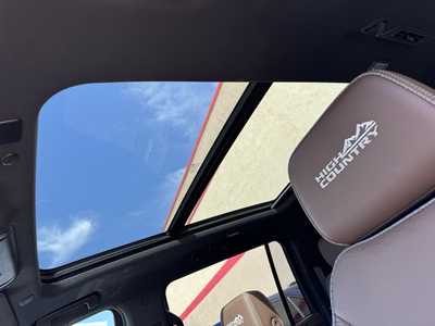 2021 Chevrolet Suburban, $51985. Photo 6