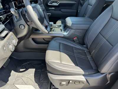 2025 Chevrolet 1500 Crew Cab, $69750.0. Photo 5