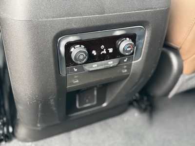 2025 Chevrolet Suburban, $92580.0. Photo 9