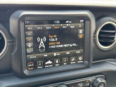 2020 Jeep Gladiator, $27999. Photo 5