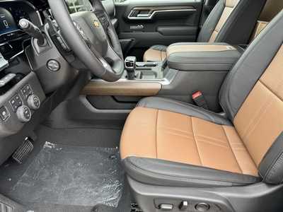 2025 Chevrolet 1500 Crew Cab, $74245.0. Photo 5