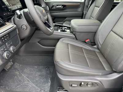 2025 Chevrolet Suburban, $84395.0. Photo 5