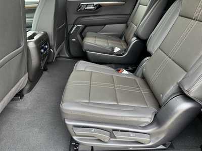2025 Chevrolet Suburban, $84395.0. Photo 6