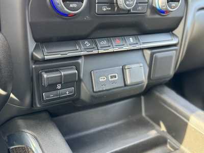 2022 Chevrolet 1500 Crew Cab, $44595. Photo 11