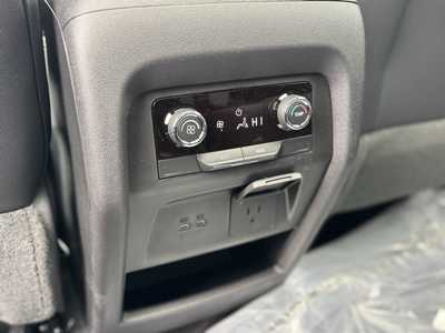 2025 Chevrolet Traverse, $48195.0. Photo 9