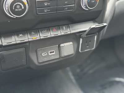 2022 Chevrolet 1500 Crew Cab, $34595. Photo 10
