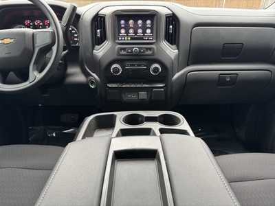 2022 Chevrolet 1500 Crew Cab, $34595. Photo 2