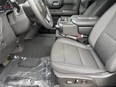 2022 Chevrolet 1500 Crew Cab, $34595. Photo 5