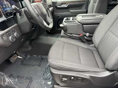 2024 Chevrolet 1500 Crew Cab, $48995. Photo 5