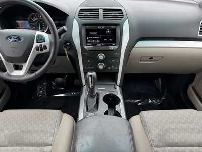 2015 Ford Explorer, $16995. Photo 2