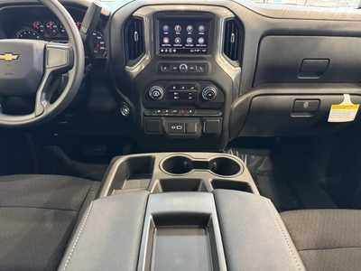 2025 Chevrolet 1500 Crew Cab, $46630.0. Photo 2