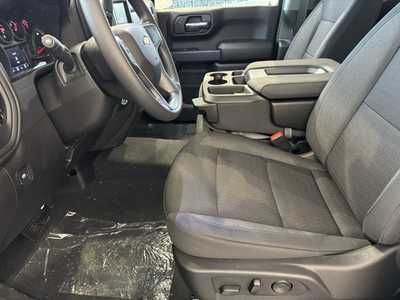 2025 Chevrolet 1500 Crew Cab, $46630.0. Photo 5