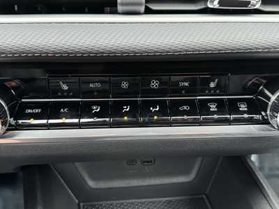 2026 Chevrolet Equinox, $33045.0. Photo 10