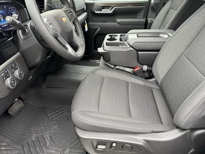 2025 Chevrolet 1500 Crew Cab, $53370.0. Photo 5