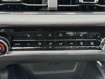 2026 Chevrolet Equinox, $35395.0. Photo 10