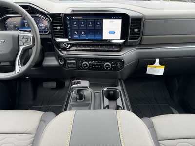 2025 Chevrolet 1500 Crew Cab, $71930.0. Photo 2