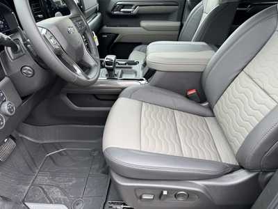 2025 Chevrolet 1500 Crew Cab, $71930.0. Photo 5