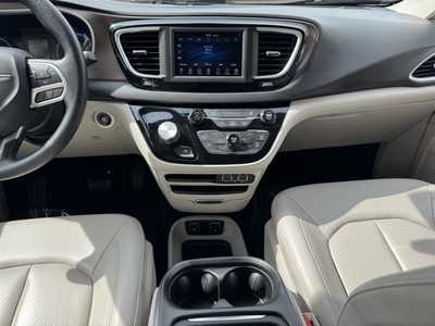 2021 Chrysler Voyager, $21680. Photo 2