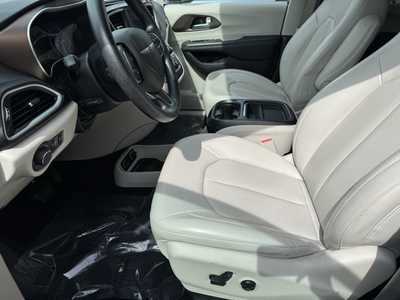 2021 Chrysler Voyager, $21680. Photo 5