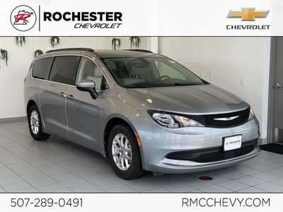 2021 Chrysler Voyager, $21680. Photo 1
