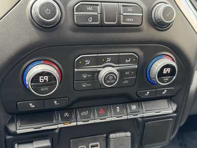 2020 Chevrolet 1500 Crew Cab, $37990. Photo 9