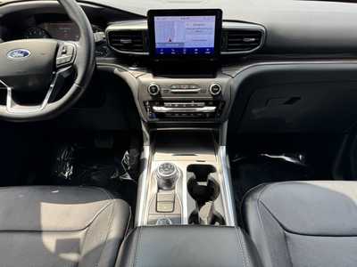 2020 Ford Explorer, $22999. Photo 2