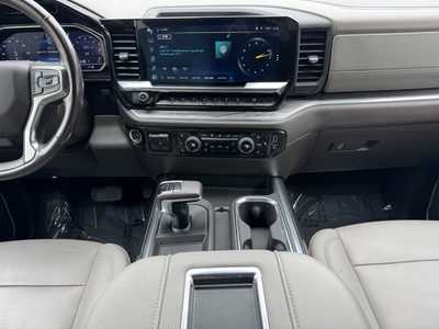 2022 Chevrolet 1500 Crew Cab, $45580. Photo 2