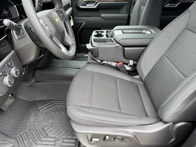 2025 Chevrolet 1500 Crew Cab, $54885.0. Photo 5