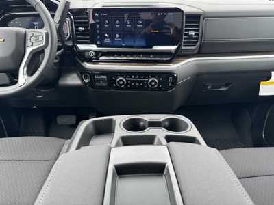 2025 Chevrolet 1500 Crew Cab, $54885. Photo 2