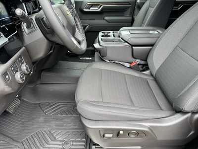 2025 Chevrolet 1500 Crew Cab, $54885. Photo 5