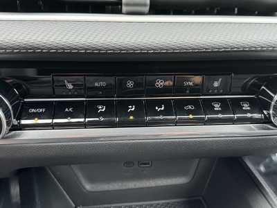 2026 Chevrolet Equinox, $33045.0. Photo 11