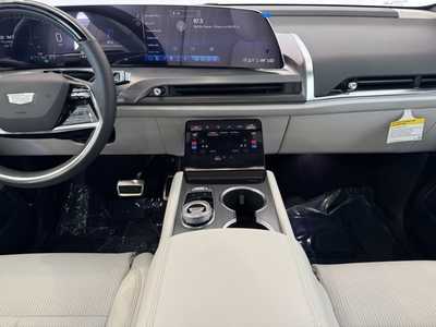 2026 Cadillac Vistiq, $79890.0. Photo 2