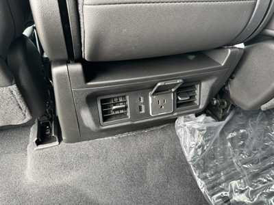 2025 Chevrolet 3500 Crew Cab, $65550.0. Photo 7