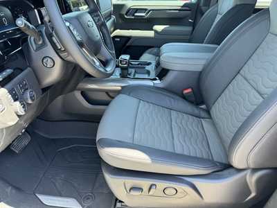 2025 Chevrolet 1500 Crew Cab, $71430.0. Photo 5