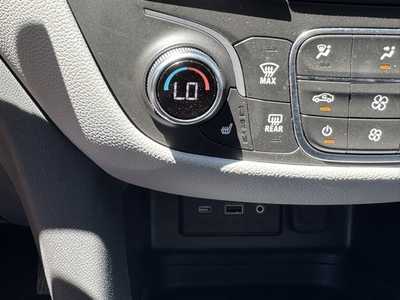 2023 Chevrolet Equinox, $23699. Photo 10
