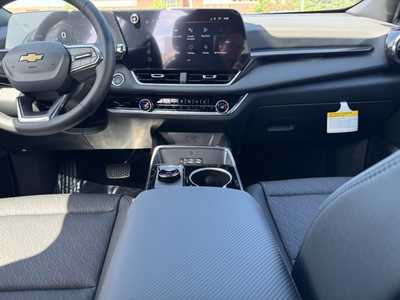 2026 Chevrolet Equinox, $33045.0. Photo 2