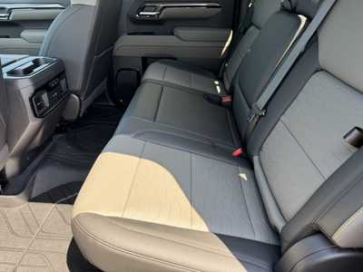 2025 Chevrolet 1500 Crew Cab, $70175.0. Photo 6